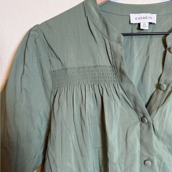 Evereve‎ Kaia Smocked Top - Picture 4 of 7